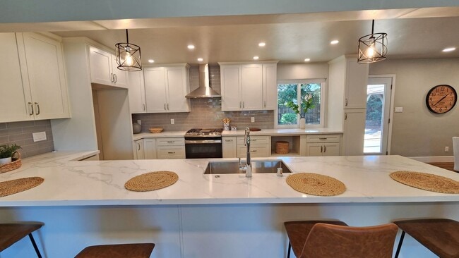 Building Photo - 7021 Wilshire Cir