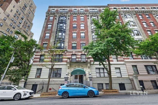 Building Photo - 317 W 95th St