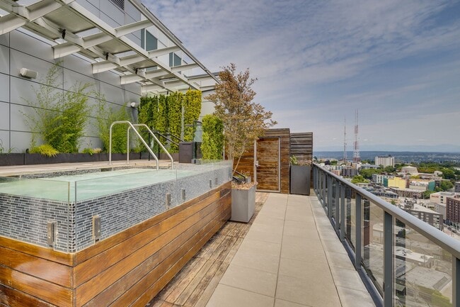 Building Photo - Luxurious 1 bedroom in Capital Hill!