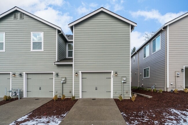 Building Photo - Super clean & spacious 4-bdrm/3-bath townhome in NE—Attached garage, great location