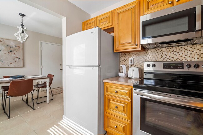 Building Photo - 314 Normandy Ln