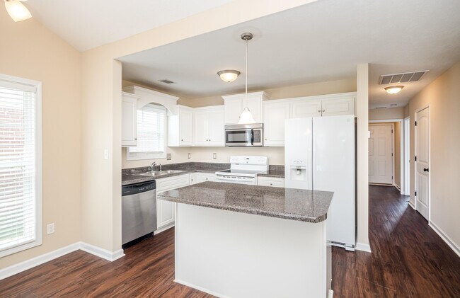 Building Photo - 131 Grove Landing Ct