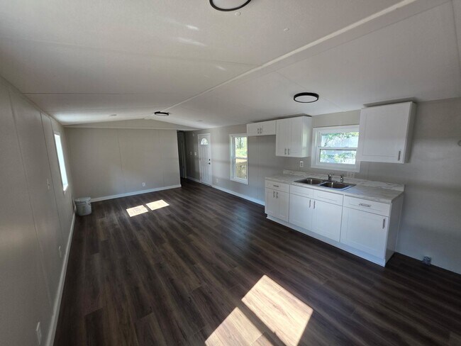 Building Photo - Lake Cherie Mobile Estates