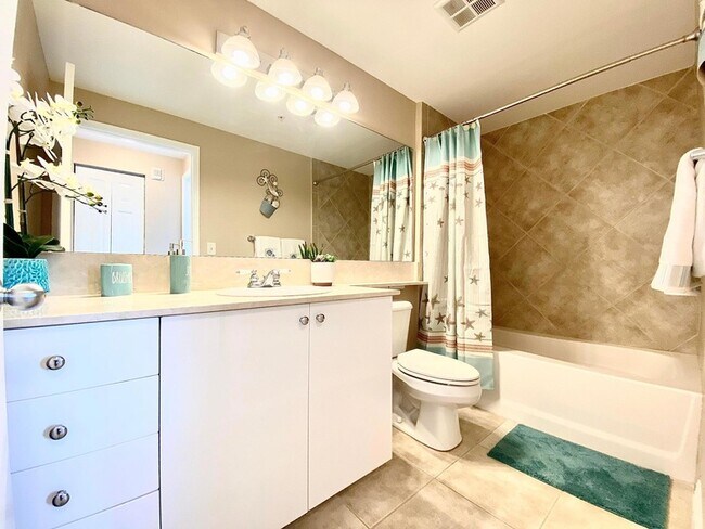 Building Photo - 806 E Windward Way