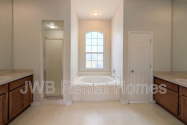 Building Photo - 463 Portobello Dr