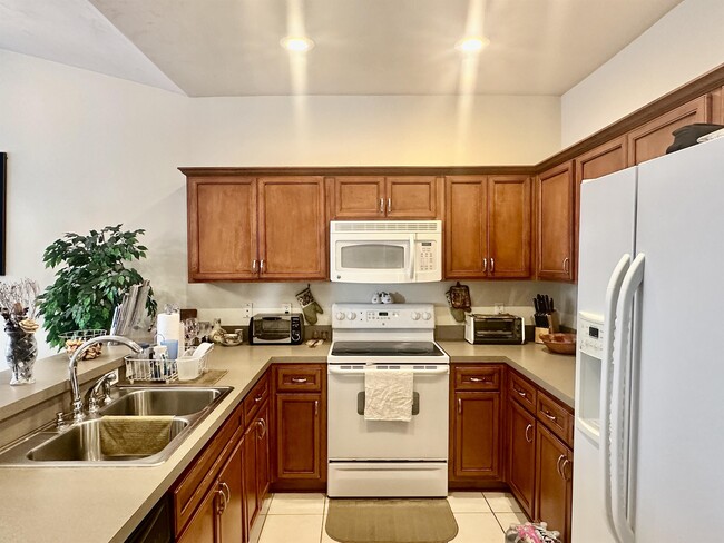 Building Photo - 907 Chase Creek Cir