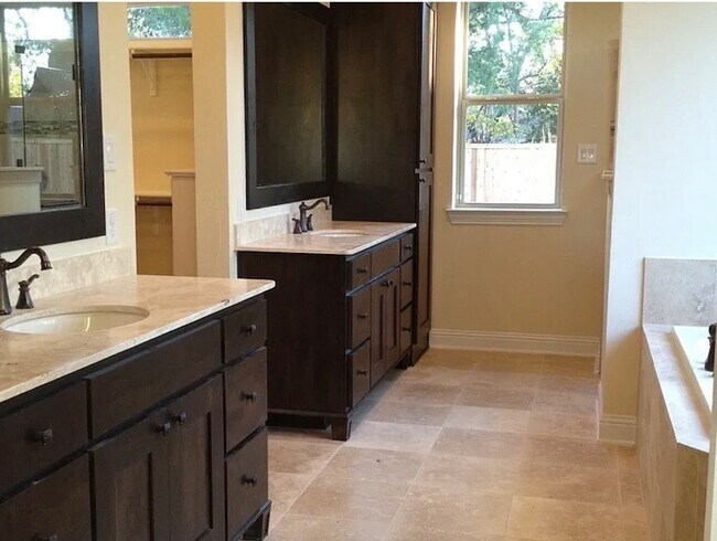 Building Photo - 5820 Palo Pinto Ave