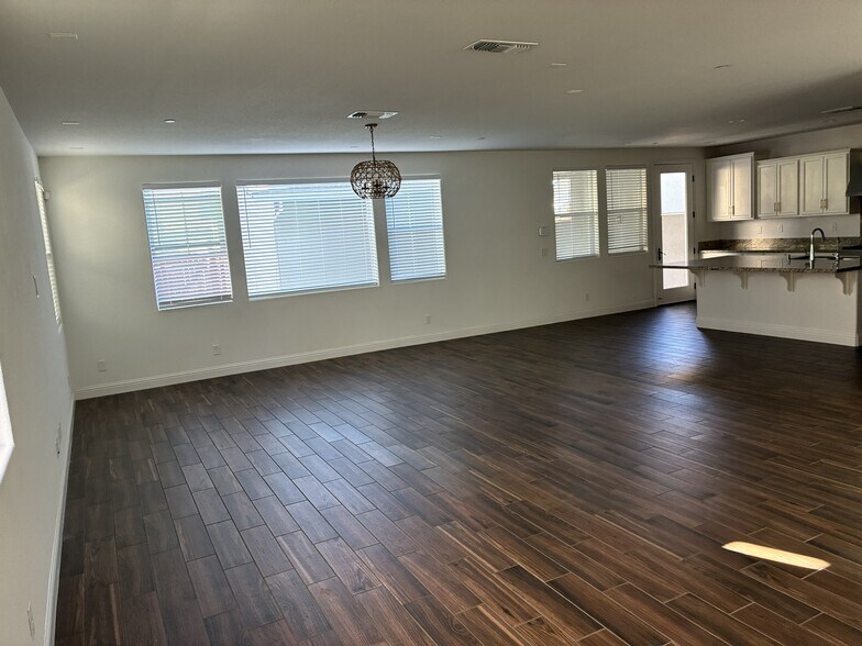 Building Photo - 1438 S Bella Vita St