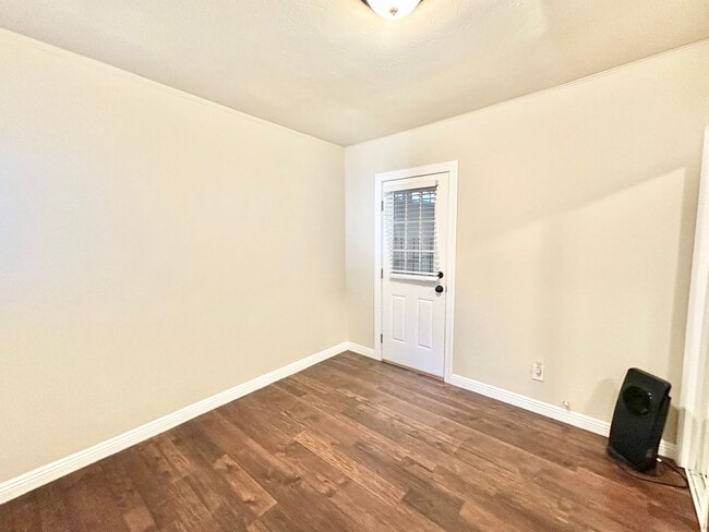 Building Photo - Stunning Top to Bottom, Inside & Out Remodel Job on this Rental Home, Minutes to Fallbrook or Bon...