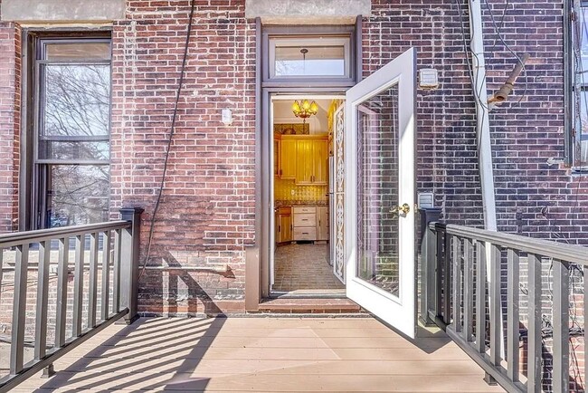 Building Photo - 654 Tremont St