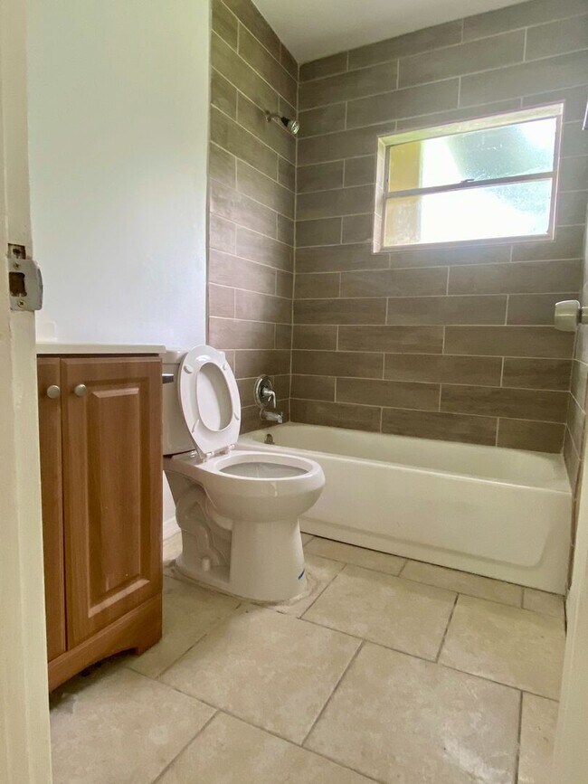 Building Photo - 3 Bedroom Home Now Available for Rent