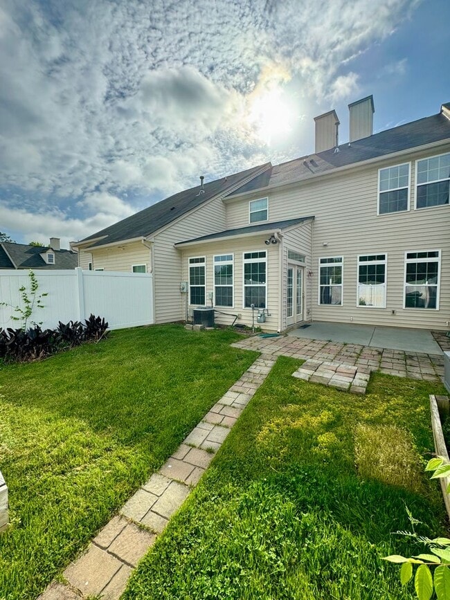 Building Photo - 3BR/2BA TOWNHOUSE IN BEREWICK - AVAILABLE ...