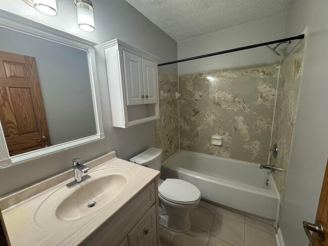 Building Photo - 2975 Stillmeadow Dr