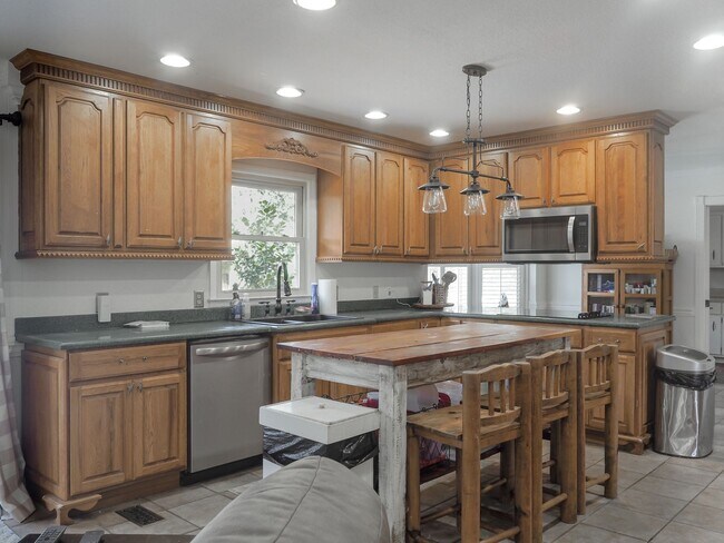 Building Photo - 1020 US-280