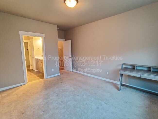 Building Photo - 8817 Grandview Dr