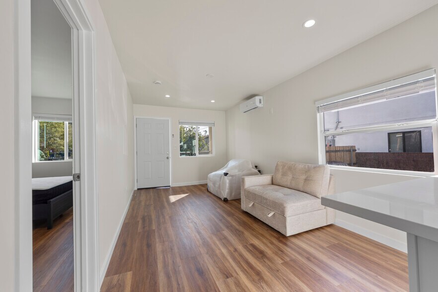 Building Photo - 1443 W 36th Pl