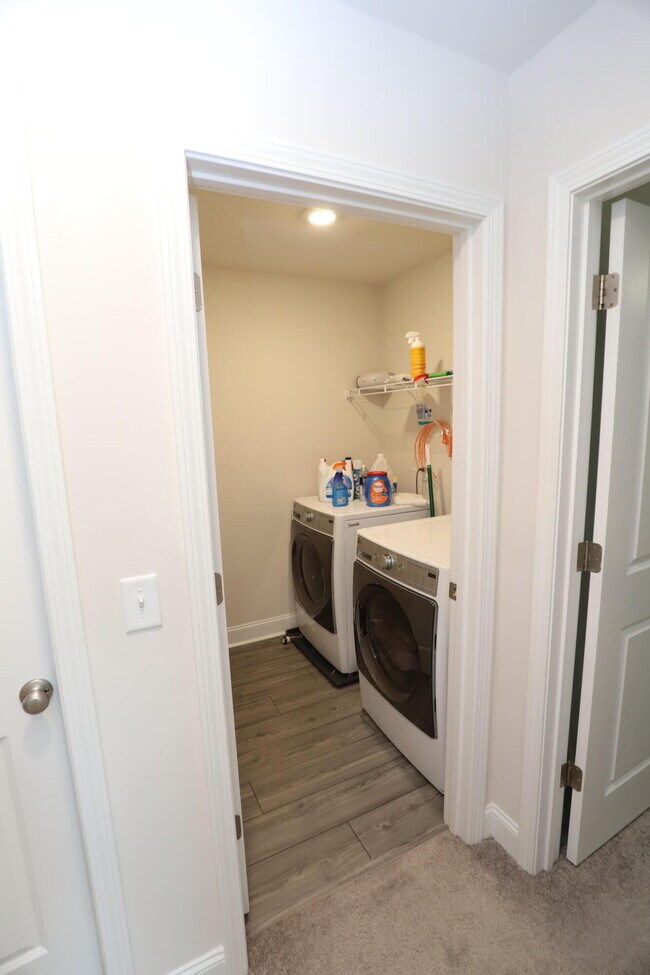Building Photo - 870 Curlew Cir
