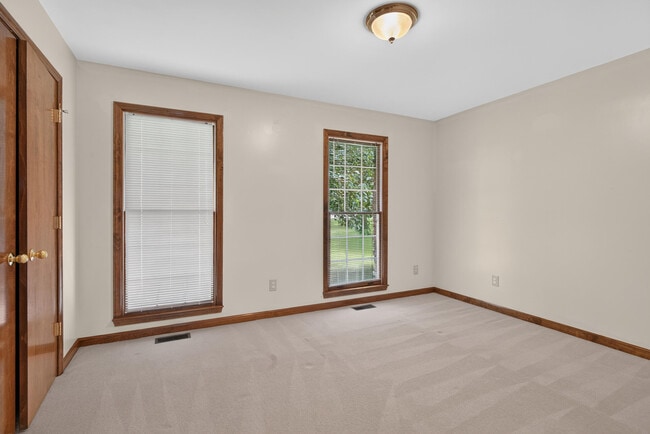Building Photo - 133 Foxtail Dr