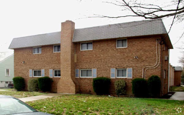 Primary Photo - 9 W Browning Rd