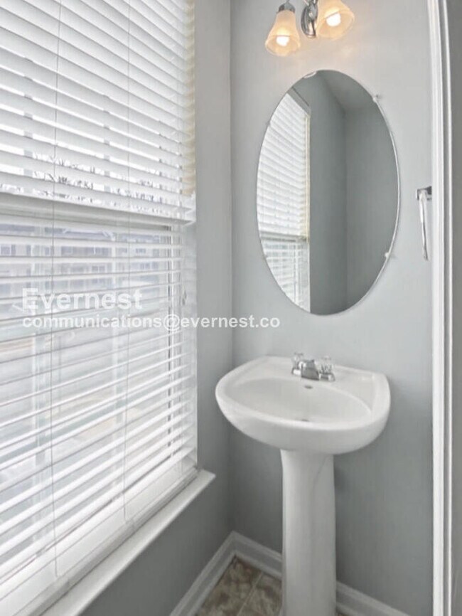 Building Photo - 129 Macon Dr