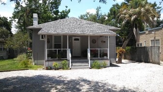 Building Photo - 955 Aragon Ave