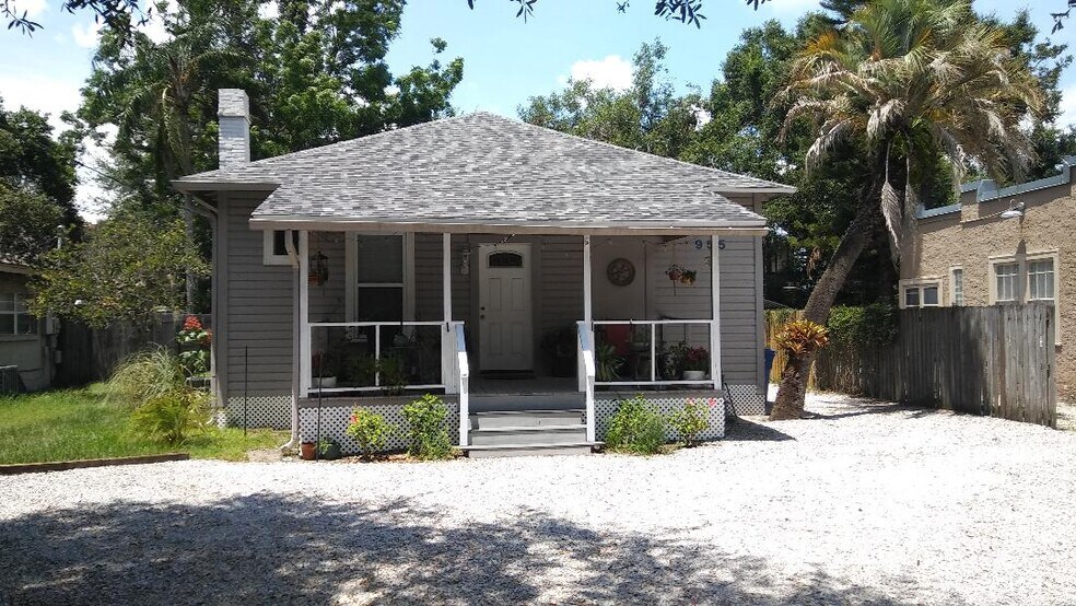 Primary Photo - 955 Aragon Ave