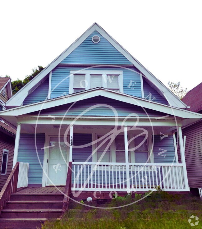 Building Photo - Spacious & Updated 3 Bed, 1.5 Bath Home – ...