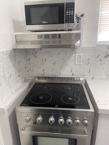 Building Photo - 5930 Buchanan St