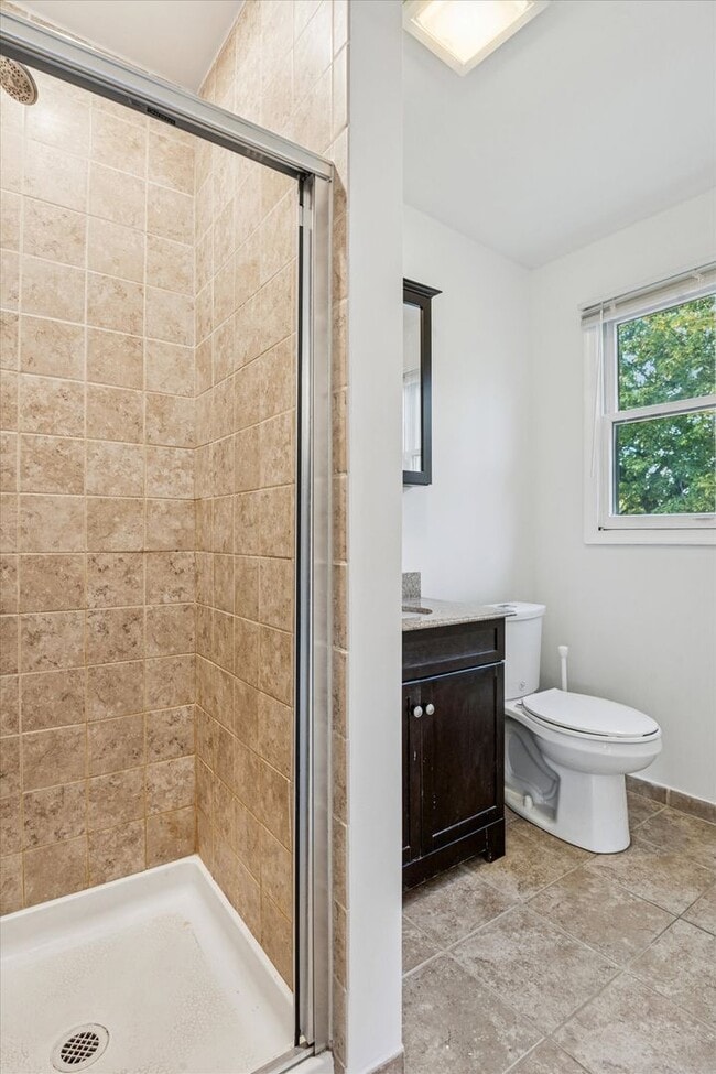 Building Photo - 206 Decalb Ave