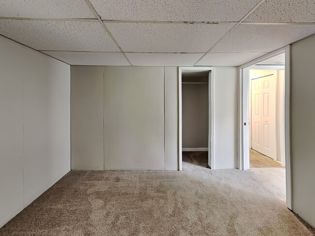 Building Photo - Move-In Ready Home with Bonus Rooms and La...