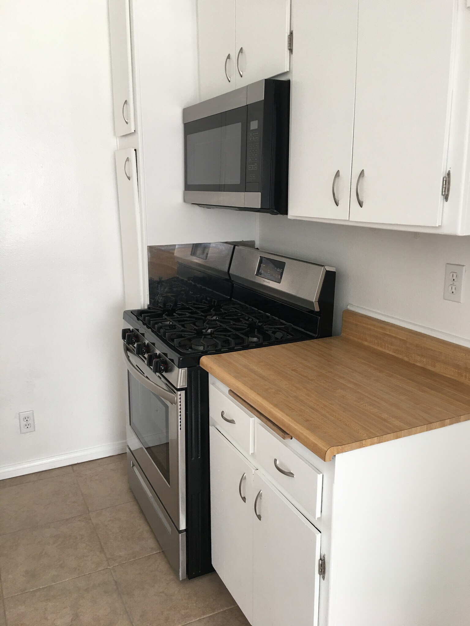 Kitchen - 14640 Burbank Blvd