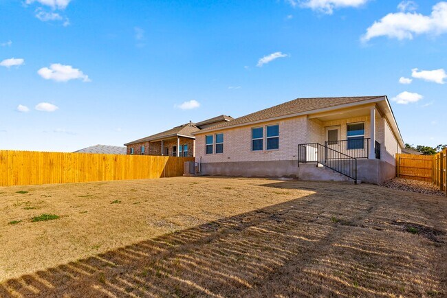 Building Photo - Modern Leander Living with Space to Grow and Room to Relax!