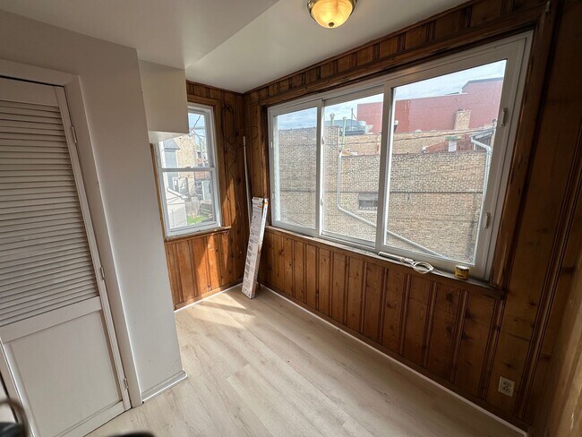 Building Photo - 1929 W Larchmont Ave