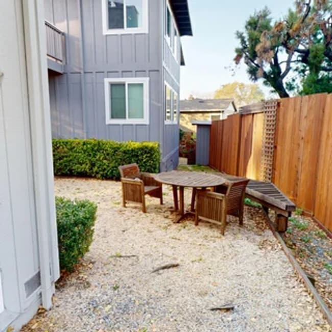 Building Photo - 117-119 Altena St