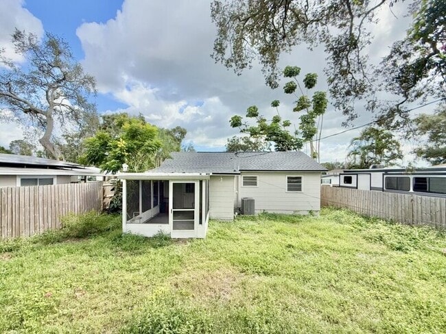 Building Photo - 5131 13th Ave N