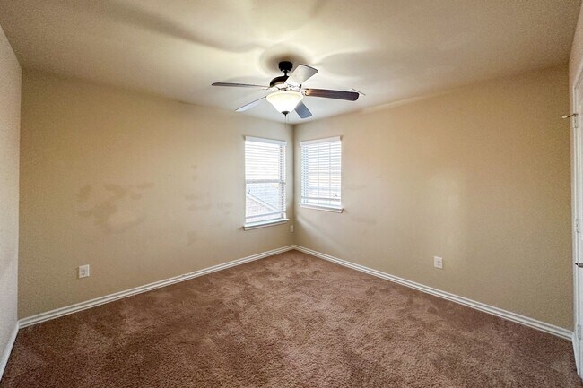 Building Photo - Stunning 5BD, 2 1/2 BTH Home Seconds away from John Kilpatrick Turnpike in YUKON!