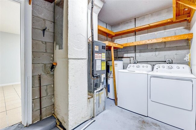 Building Photo - 1417 NE 38th St