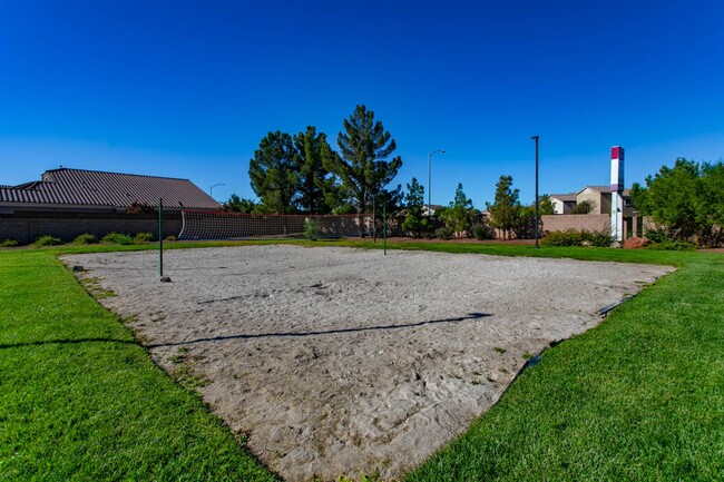 Building Photo - 4 Bed and 4 Bath Townhome In Gated North Las Vegas Community