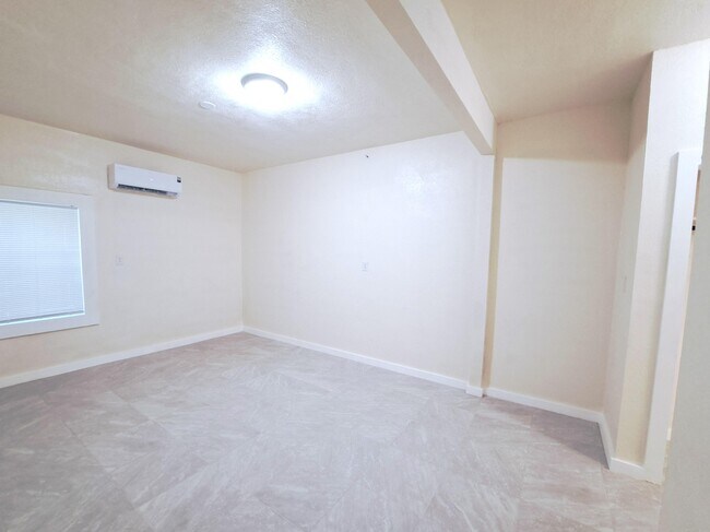 Building Photo - 1306 Iowa Ave