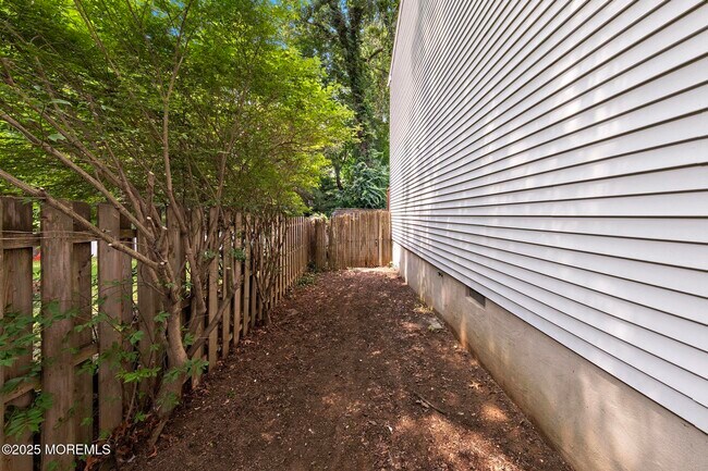 Building Photo - 111 E Lincoln Ave