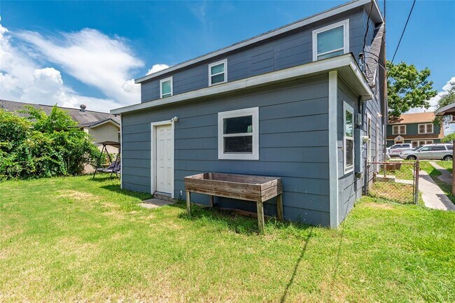 Building Photo - 2801 Virginia St