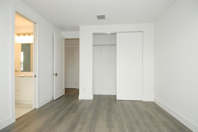 Building Photo - 1435 SW 23rd St