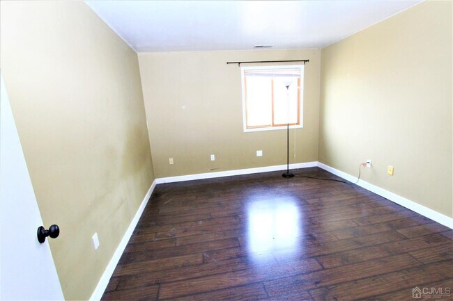 Building Photo - 604 Ravens Crest Dr