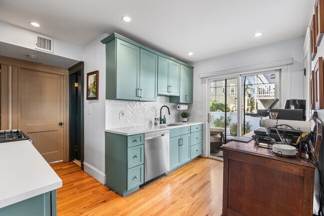 Building Photo - 46 Semont Rd