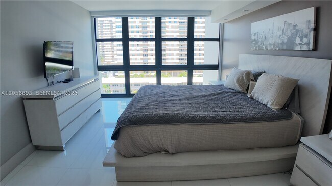 Building Photo - 2049 S Ocean Dr
