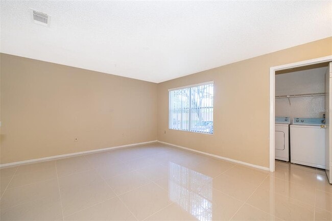 Building Photo - 623 Dory Ln