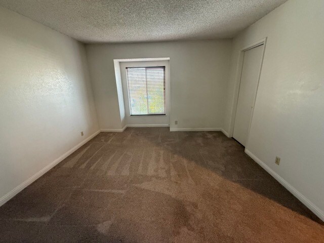 Building Photo - 618 Lakehaven Ter