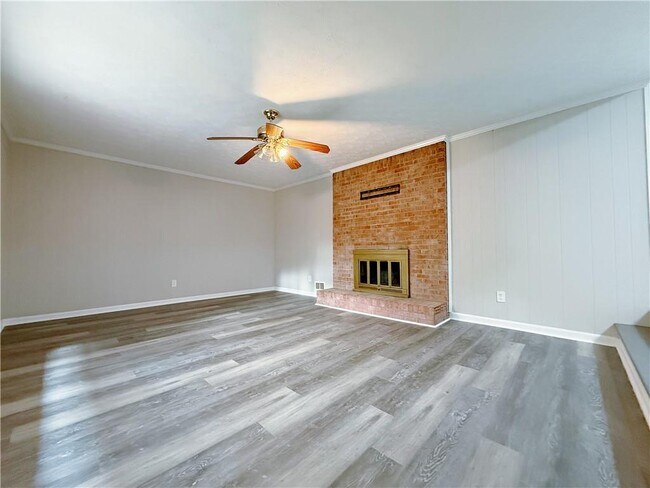 Building Photo - 2315 Hudson Dr SW
