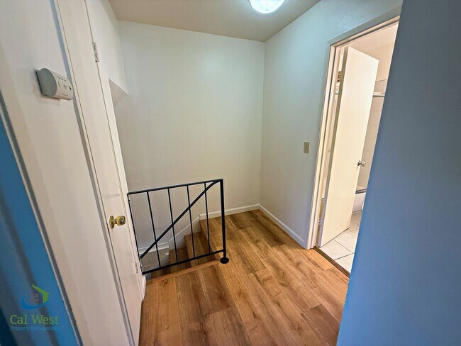 Building Photo - $2895 - 2 Bed/1 Bath Townhome in North San Jose-Near Lightrail