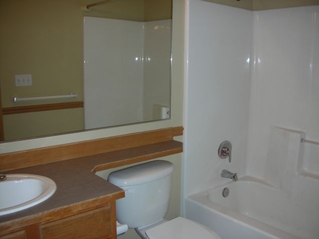 Building Photo - l802-l804